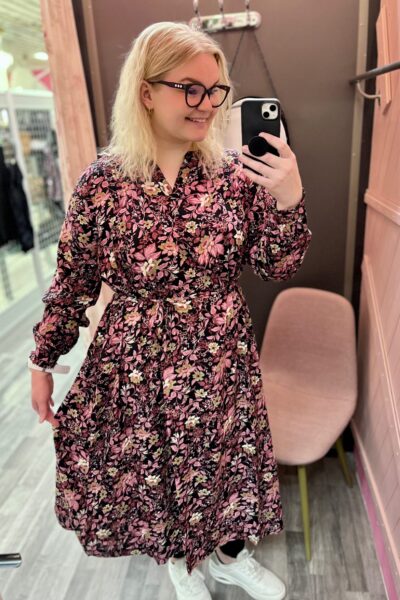 Ze-Ze Anabelle Mekko