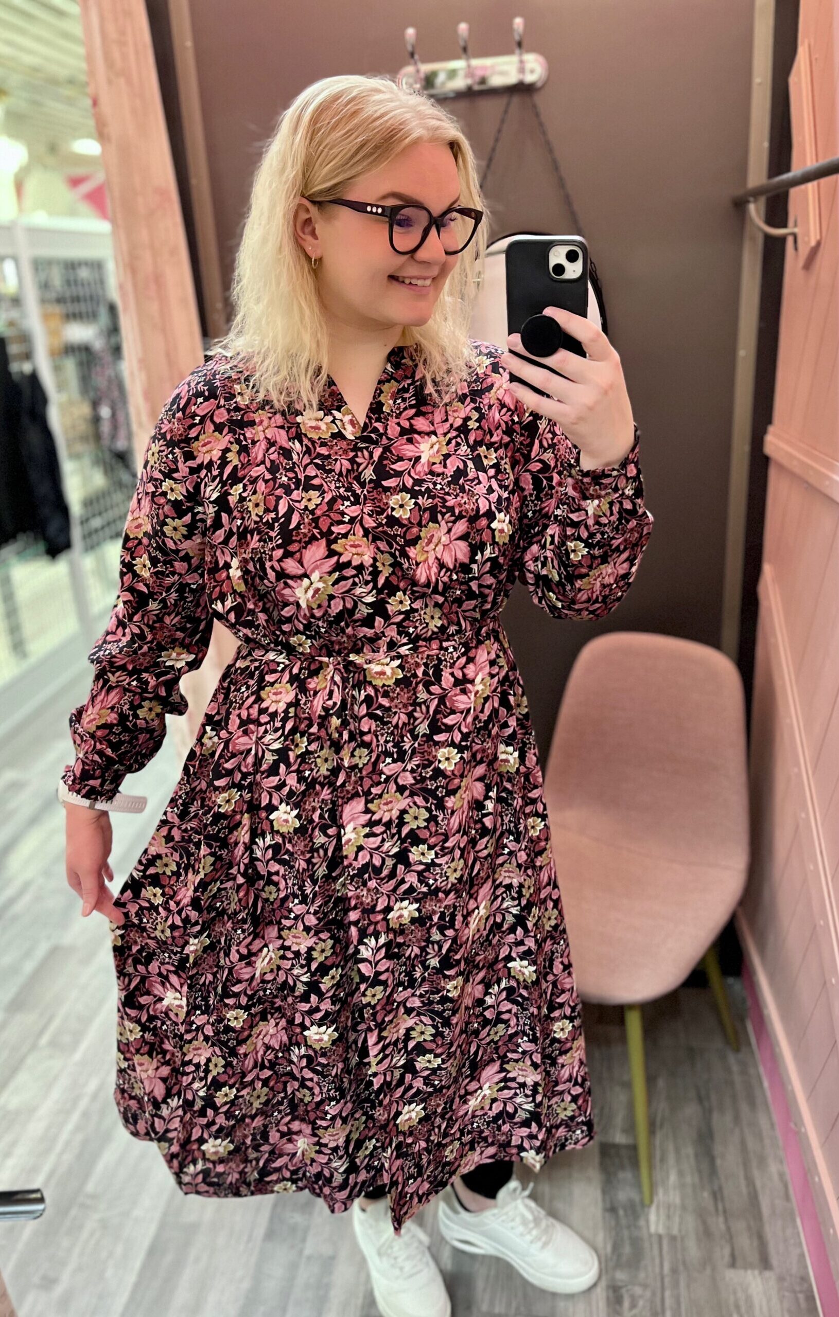 Ze-Ze Anabelle Mekko