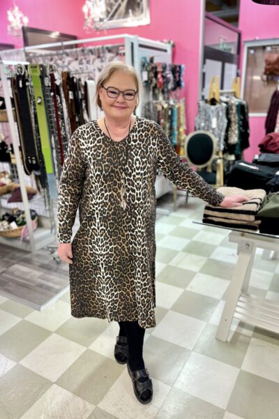 Zhenzi Saga Trikoomekko Leopardikuosilla